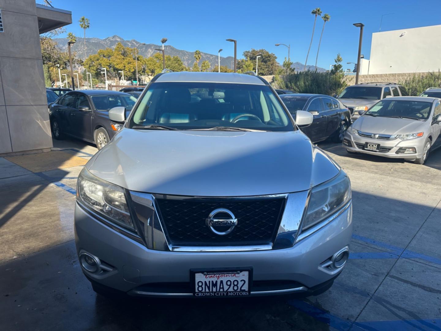 2015 Silver Nissan Pathfinder (5N1AR2MM6FC) , AUTOMATIC transmission, located at 30 S. Berkeley Avenue, Pasadena, CA, 91107, (626) 248-7567, 34.145447, -118.109398 - Photo#21